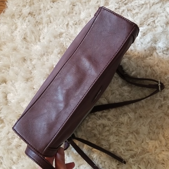 Relic crossbody bag - Picture 4 of 10